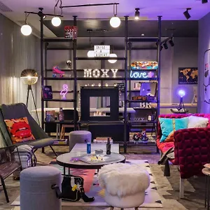 Moxy Old Town 3* Boekarest